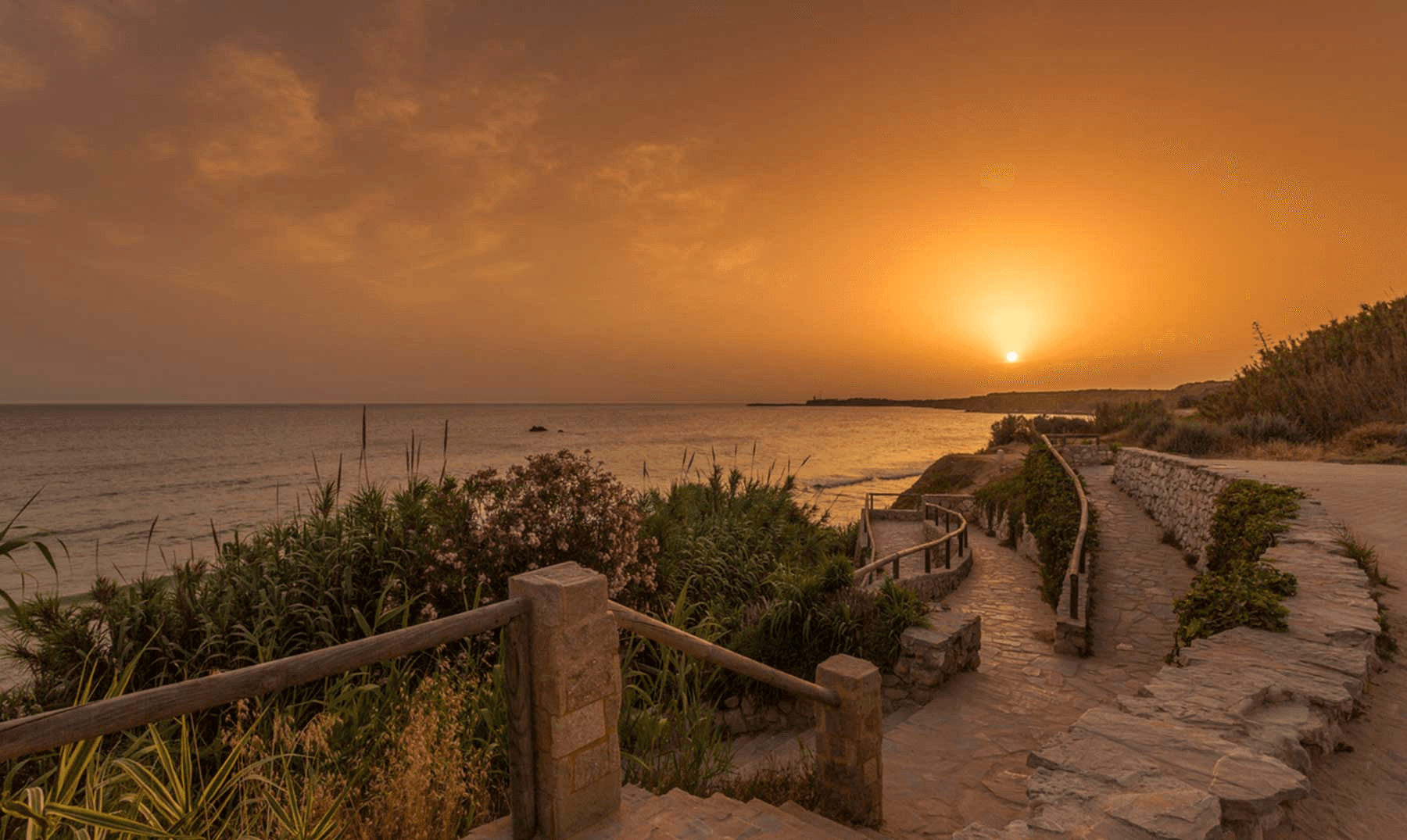 Vistas de la Playa de la Fuente del Gallo desde los acantilados